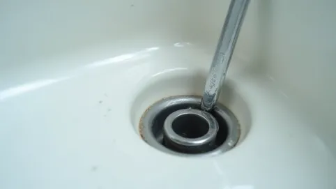 Jak wymienić syfon w wannie